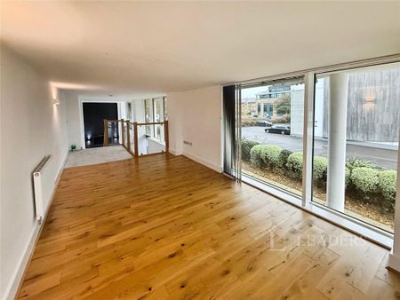 3 bedroom flat to rent - Photo 4