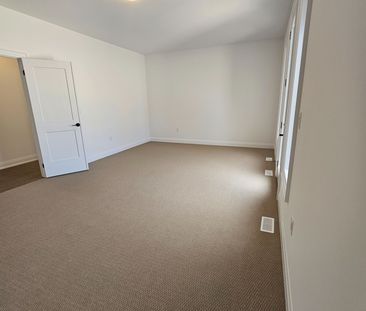 For Lease - 30 Pearsall Place, Oro-Medonte, Ontario - Photo 4