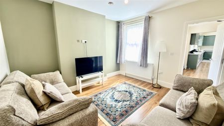 3 bedroom House To Let - Photo 4