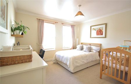 Wraysbury Gardens, Staines-upon-Thames, Surrey, TW18 4US - Photo 3