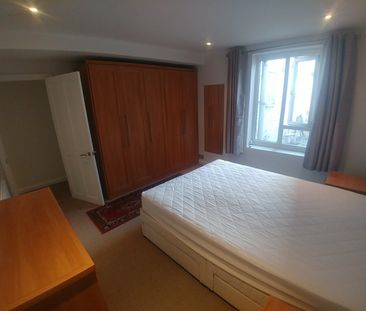 1 Bed Flat, Wandsworth Road, SW8 - Photo 1