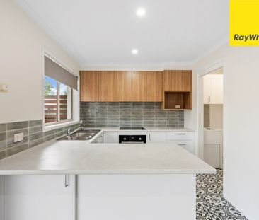 Chicly renovated Two bedroom Townhouse - Photo 5