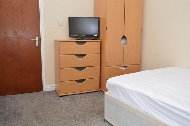 1 bedroom Flat To Let - Photo 1