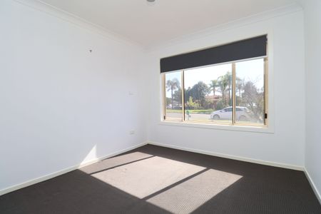12 Bamarook Crescent Glenfield Park NSW - Photo 5