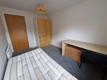 4 Bed Student Accommodation - Photo 3