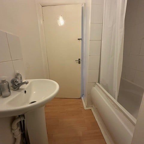 Room in a Shared House, St. Pauls Street, BN2 - Photo 1