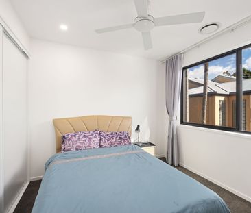 Premium Townhouse Opposite Anzac Park - Photo 2