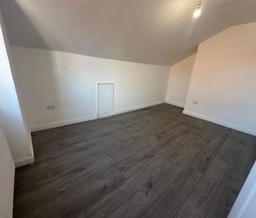 3 bedroom flat to rent - Photo 3