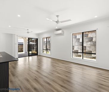 Modern Family Home in Sought-After Cotswold Hills - Photo 2