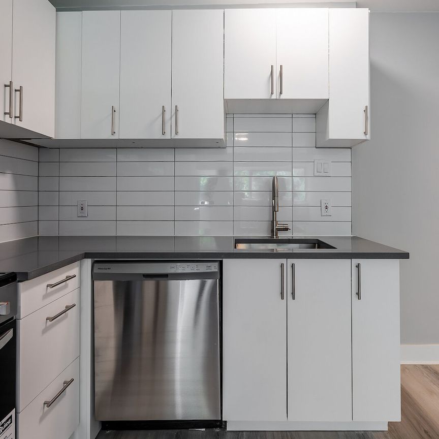 5765 Cote-St-Luc Road, Montréal, QC - Photo 1