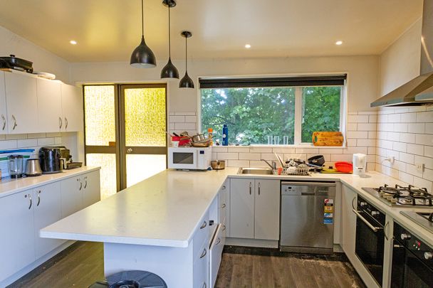 Fully Furnished Room + Unlimited Wi-Fi – Available Now! - Photo 1