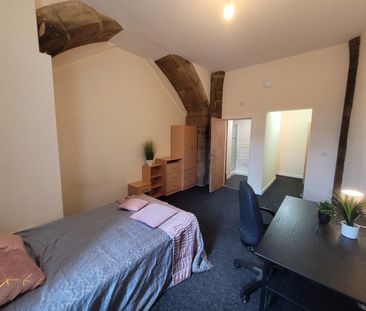 7 Bed Flat, Hanover Street, S3 - Photo 2