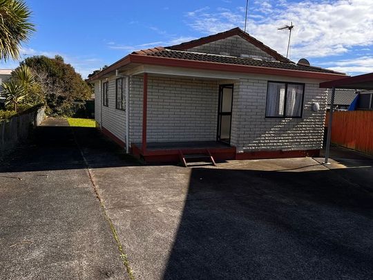Charming 3BR Flat Bush Home with Garden - Photo 1