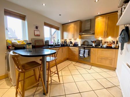 The Cloisters, Woking - 4 bedrooms Property for lettings - Seymours - Photo 4