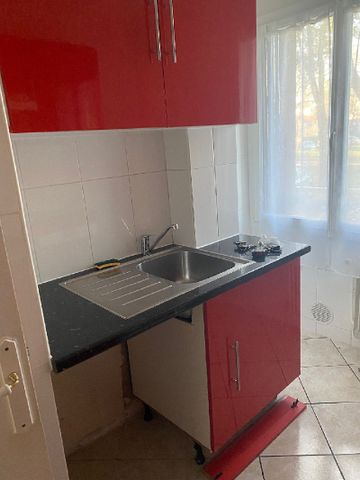 Location Appartement 3 pièces 48m² CLICHY SOUS BOIS 93390 - Photo 2