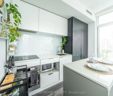 33 Helendale Avenue #1806 - Photo 2