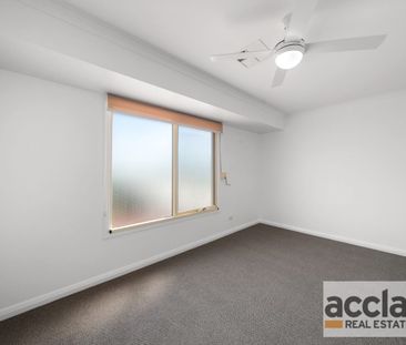 Freshly Updated Home in Prime Seaton Location – City & Beach Conven... - Photo 6