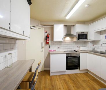 1 bedroom in a house share to rent - Photo 3