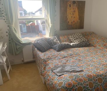 2 Bed Terraced House, Tamworth Lane, CR4 - Photo 3