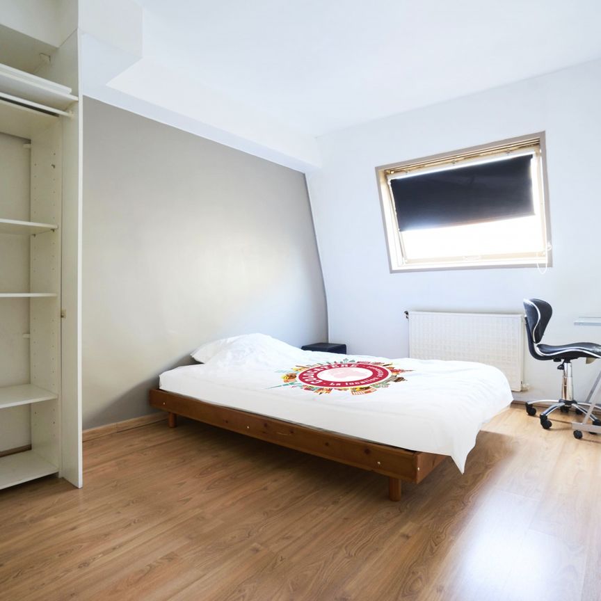 Isly L Roommate 6 Bedrooms at Roubaix - Photo 1