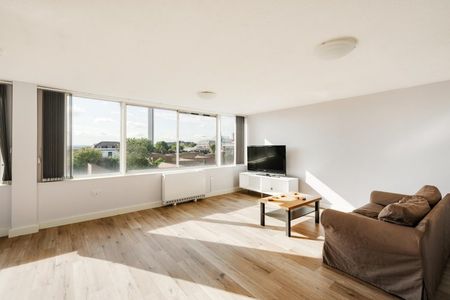 3 Bed Flat - Photo 5