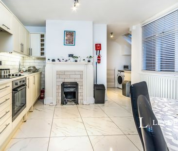 2 bedroom house to rent High Street, Brasted, Westerham, Kent, TN16 - Photo 3