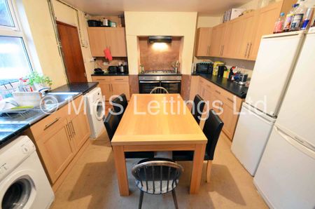 6 Bedroom Mid Terraced House for rent in Ebor Place - Photo 2