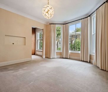 An exceptional Victorian townhouse with a private roof terrace and ... - Photo 4