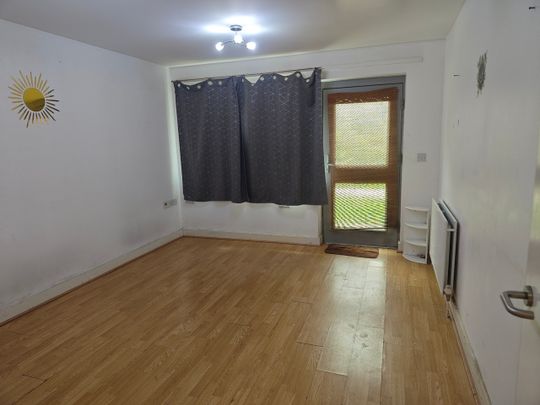 1 Bed Flat, Lower Addiscombe Road, CR0 - Photo 1