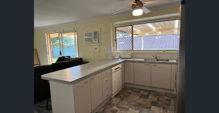 Large Share house in Central Location! ALL Bills included! NEWLY Furnished! - Photo 5