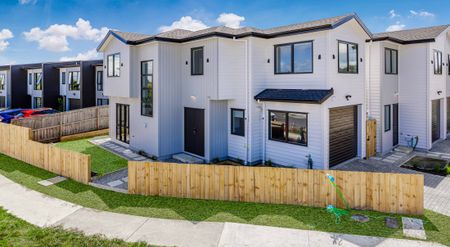 Brand New & Modern Living - Photo 4