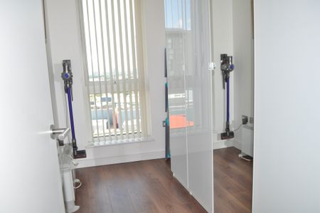 Mediacityuk, Blue, SALFORD - Photo 4