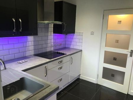 13 Coronation Road, Carrickfergus, BT38 7EX - Photo 2