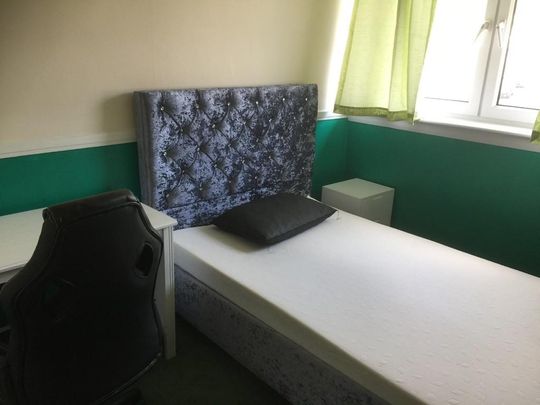 1 bedroom property with land to rent - Photo 1