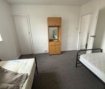 4 bedroom terraced house to rent - Photo 6