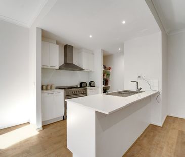 Stunning Townhouse Minutes to Williams Landing Train Station!! - Photo 6