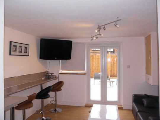 1 bedroom in a house share to rent - Photo 1
