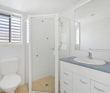 TWO BEDROOM, TWO BATHROOM, TWO CAR ACCOM WITH POOL - WALK TO BEACH - Photo 6