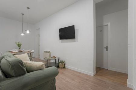 Cozy Room in the Heart of Madrid - Photo 3