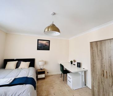 5 bedroom house of multiple occupation to rent - Photo 1