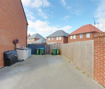 3 bedroom terraced house to rent - Photo 2