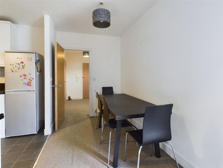 2 bedroom flat to rent - Photo 5