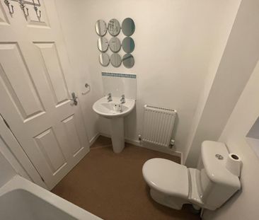 3 bedroom semi-detached house to rent - Photo 3