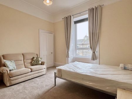 4 bedroom flat to rent - Photo 5