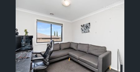 Modern Three-Bedroom Home in a Prime Location - Photo 3