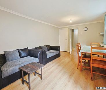 2 bed Flat in Plough Road , London, SW11 2AL - Photo 5