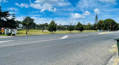 Cute Cottage Opposite the Beach - Photo 2