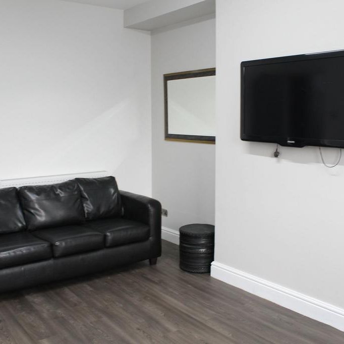 9 bedroom house to rent - Photo 1