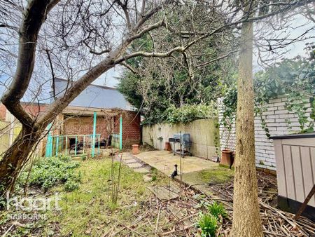 3 bedroom terraced house to rent - Photo 5