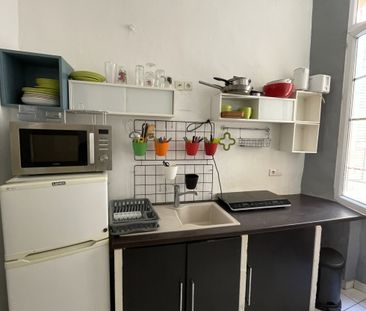 Studio - Aix-En-Provence (13100) - 15.25 m² - - Photo 2